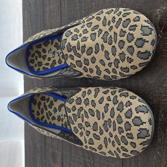 Cheetah Rothy’s Women’s Size W 7.5 - Picture 2 of 8
